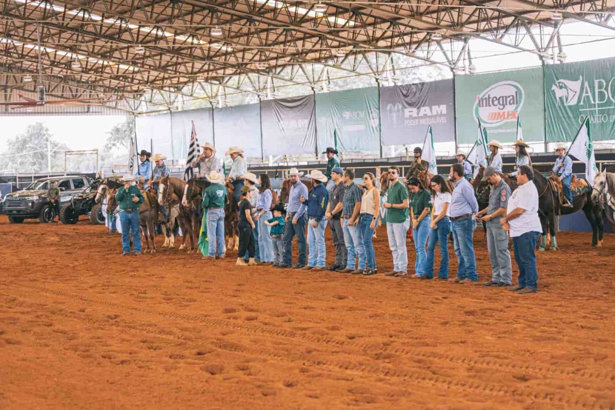 Abertura do Congresso Brasileiro do Quarto de Milha reúne autoridades, competidores e homenagens em Araçatuba